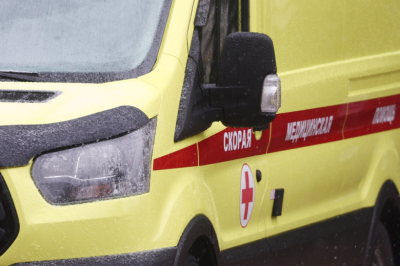 Стеклянная дверь едва не лишила подростка руки