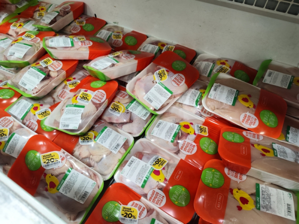 В свердловских магазинах резко подорожала курица