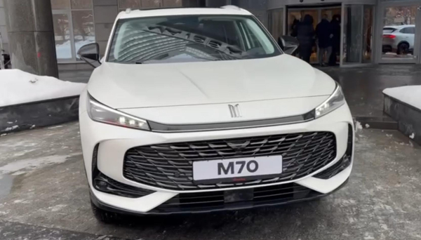 &laquo;Москвич&raquo; впервые показал новые кроссоверы М70 и М90