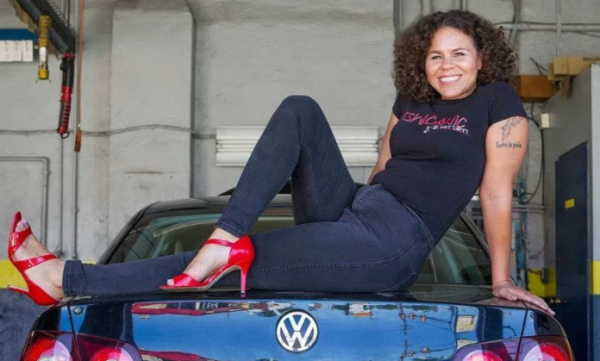 Женщина открыла автосервис &quot;только для женщин&quot;