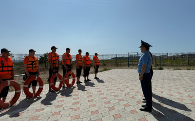 На побережье Каспийского моря установили мобильные посты