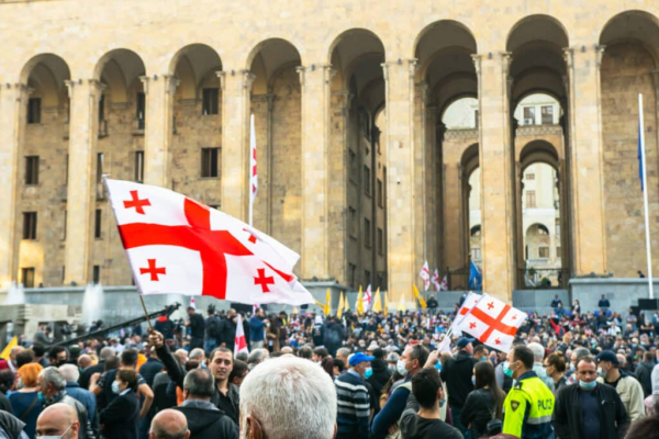 В Тбилиси прошли протесты против законопроекта «об иноагентах», похожего на российский