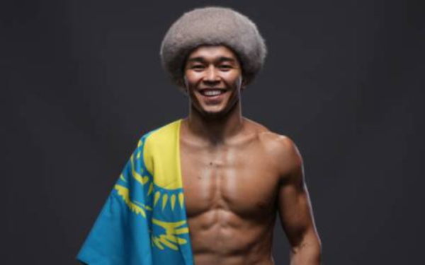 Казахстанец выиграл бой в UFC