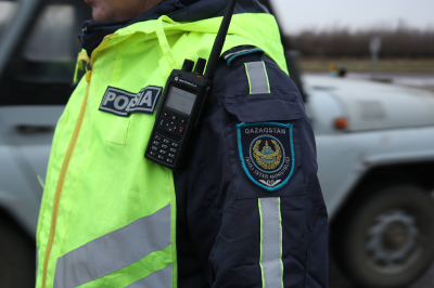 Полицейский на служебном авто попал в ДТП в Карагандинской области