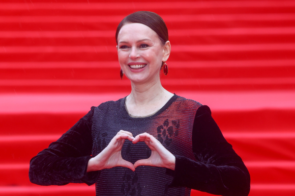 Безрукова обратилась к Питту, заявившему об издевательствах Джоли