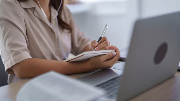 Учитель физики в Жамбылской области набрала кредитов на 14 млн и засудила банки