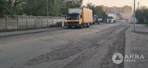 &quot;Вся улица в пыли и грязи&quot;: на затянувшиеся дорожные работы пожаловалась семейчанка