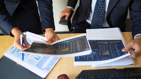 На фондовом рынке Казахстана растёт число частных инвесторов и объём сделок