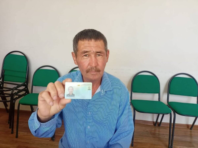 Житель ВКО 30 лет жил без документов и гражданства