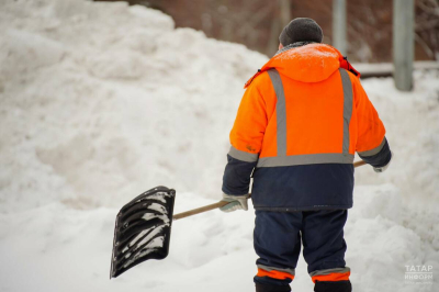 Сегодня в Казани на уборку снега во дворах вышли 1,2 тыс. специалистов