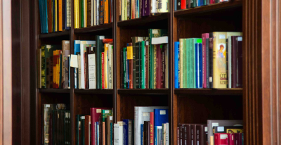 Минпросвещения утвердило список книг для летнего чтения школьников