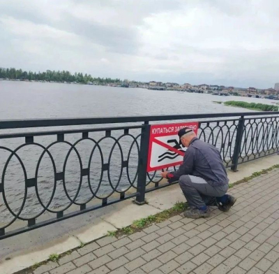 После гибели юноши в Чаллы Яре на набережной установили новые запрещающие знаки