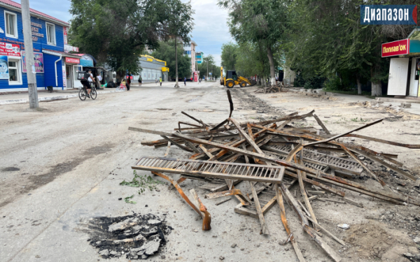 Одну из самых разбитых улиц города начали приводить в порядок