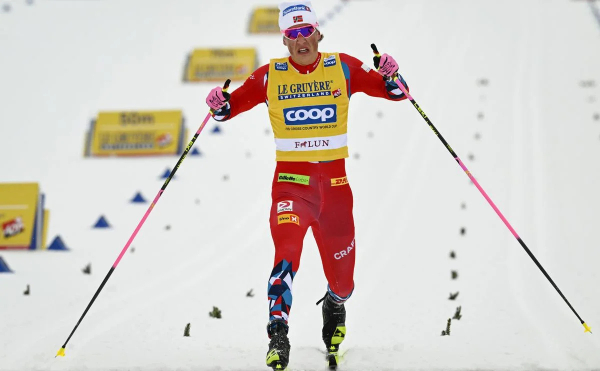 Клебо выиграл скиатлон на Кубке мира в Фалуне, Коростелёв &mdash; четвёртый