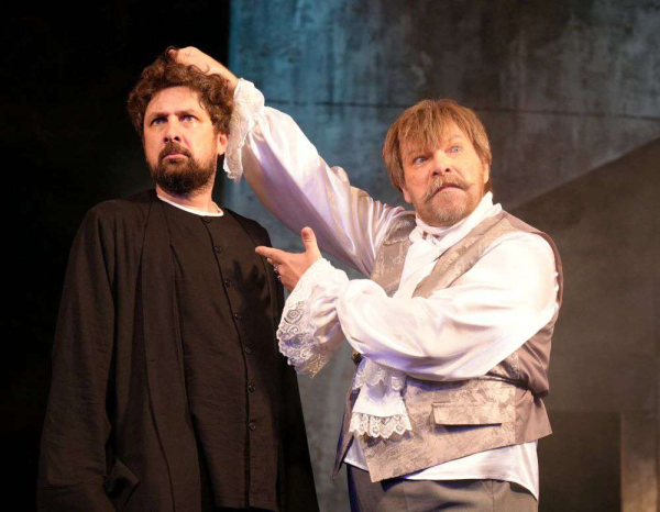 В Усть-Каменогорске новый театральный сезон открыли «Тартюфом», щедро «приправив» спектакль современным вайбом