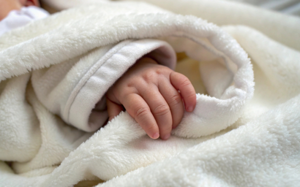 Школьница родила после изнасилования сожителем бабушки. Кого наказали?