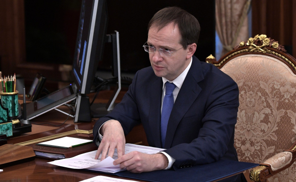 Мединский анонсировал новые учебники обществознания