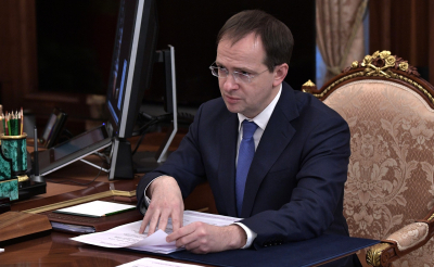 Мединский анонсировал новые учебники обществознания