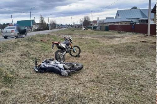 В Великоустюгском округе в деревне Бухинино столкнулись два бухих мотоциклиста