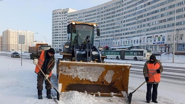 Больше трех тысяч грузовиков снега вывезли из Астаны за ночь (фото)