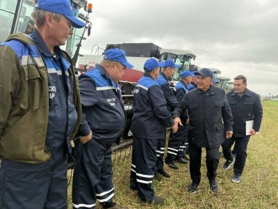 Минниханов оценил ход уборочной кампании в Апастовском районе