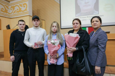 В Альметьевске семьям погибших военнослужащих вручили государственные награды