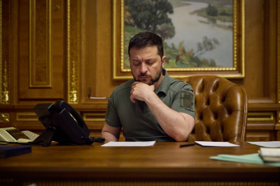 Зеленский поручил Умерову изучить инициативы по Ормузскому проливу