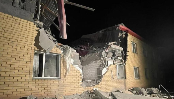 Два человека погибли в результате взрыва газа в жилой двухэтажке в Карагандинской области