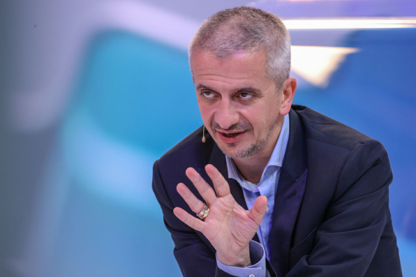 Богомолов попросил снять с него обязанности и.о. ректора Школы-студии МХАТ