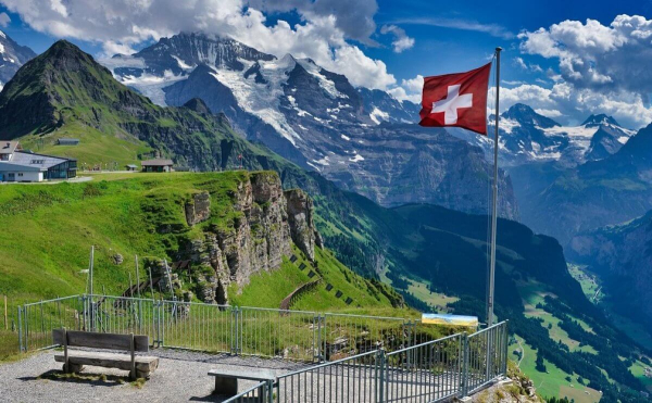 Швейцарцы проголосовали на референдуме за 13-ю пенсию