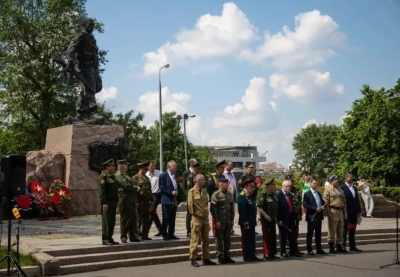 В Москве в День ветеранов боевых действий возложили цветы на Поклонной горе