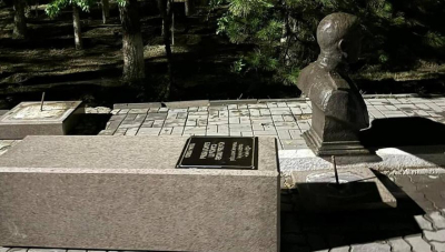 В Атырау памятник в Парке Победы насмерть придавил семилетнюю девочку