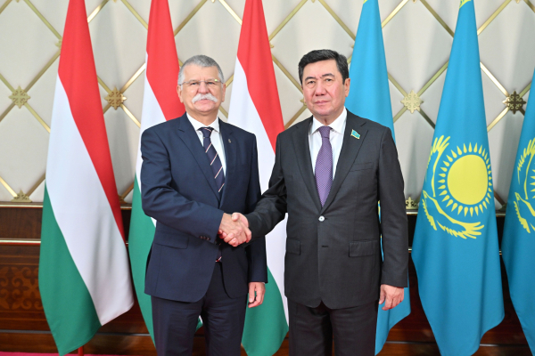 Спикер Мажилиса встретился с председателем Государственного собрания Венгрии