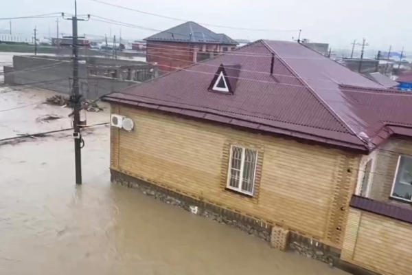 Тысячи домов подтопило из-за сильных дождей в Махачкале