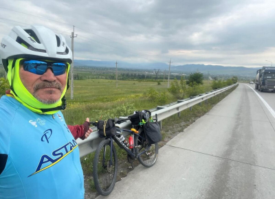 На Олимпиаду в Париж: пенсионер на велосипеде доехал до Грузии