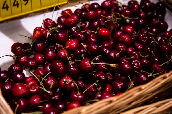 В Москве нашли черешню за 3980 рублей за 300 граммов