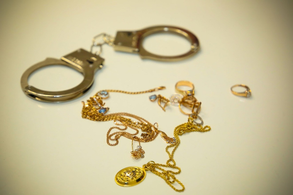 Организатора ювелирной финпирамиды взяли под стражу в Шымкенте