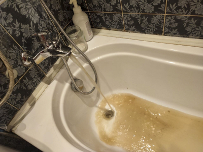 Желтая вода в кранах екатеринбуржцев станет чистой: что для этого делают