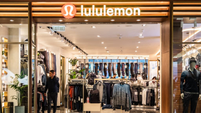 Акции Lululemon подскочили на 10% после повышения прогноза по прибыли