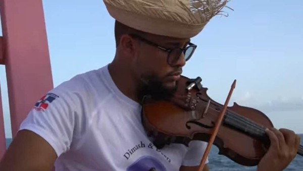 Латиноамериканские фанаты Димаша снова запели на казахском