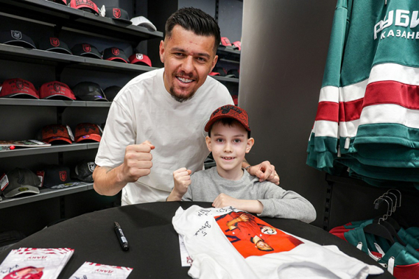 &laquo;Рубин&raquo; открыл арт-объект в&nbsp;Казани&nbsp;&ndash; телевизор, который показывает матч с&nbsp;&laquo;Барселоной&raquo;