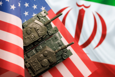 США седьмую ночь подряд наносят удары по&nbsp;Ирану &ndash; КСИР заявил об&nbsp;атаках на&nbsp;базы Штатов