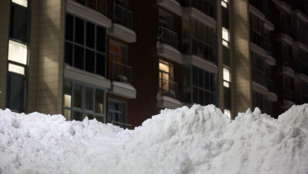 "Чего ждут эти дома?": Наиль Магдеев возмутился некачественной уборкой снега с крыш жилых домов 02/03/2026 &ndash; Новости