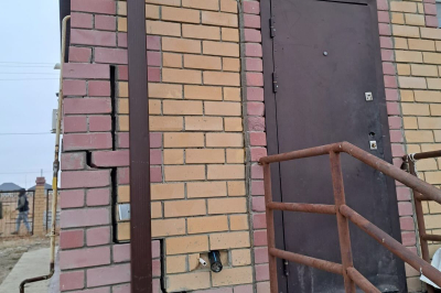 Построенные по «Нұрлы жер» дома начали рушиться: жители требуют действий