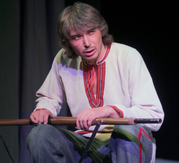 Актер из &laquo;Бумера&raquo; пропал в Москве, придя пьяным на спектакль