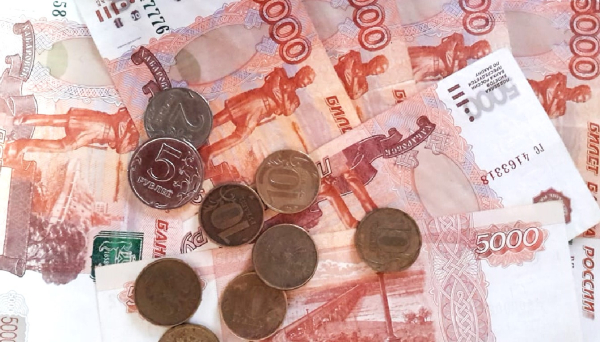 Рубль дорожает — интерес снижается