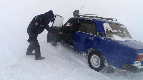 В девяти регионах ограничено движение транспорта