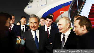 Путин прибыл к Дому народных собраний в Пекине, где пройдут переговоры с Си Цзиньпином