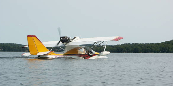 Самолет Ан-2 выполнявший рейс Аркалык-Аксункар съехало на водоем в Костанайской области
