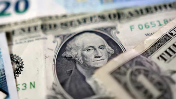 Копим доллары и евро: как менялись срочные вклады населения в иностранной валюте?